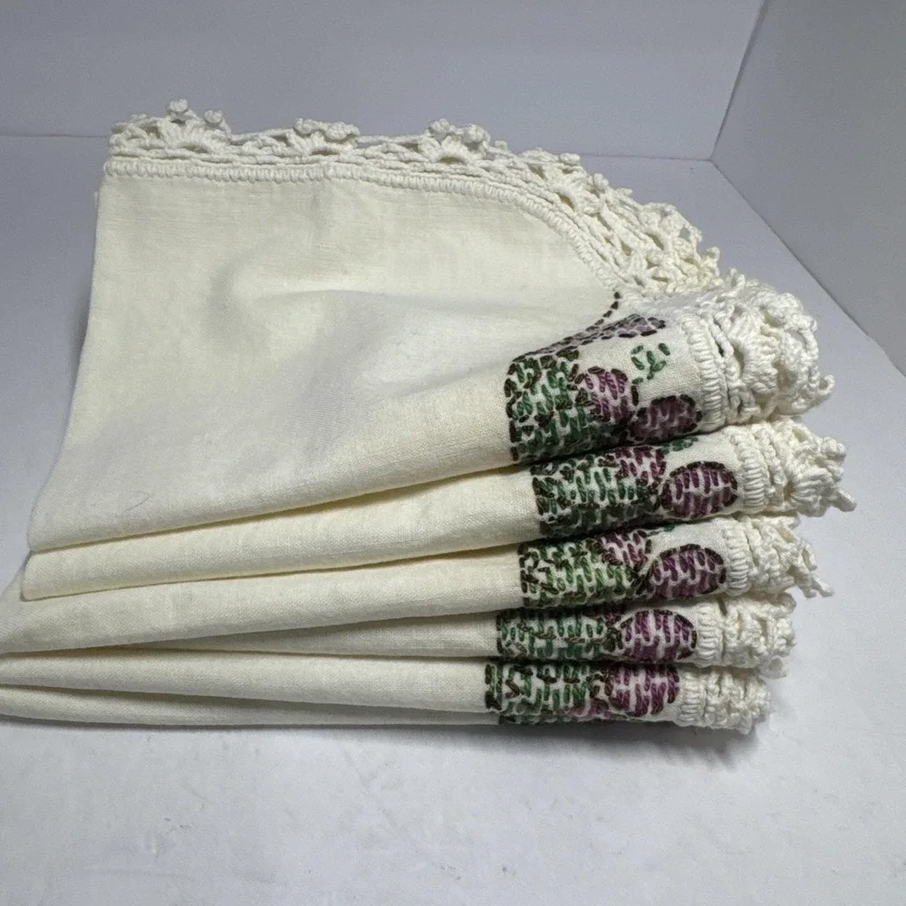 Vintage‎ Hand Embroidered Grape Linen Placemats Crochet Lace Trim Set of 4 White